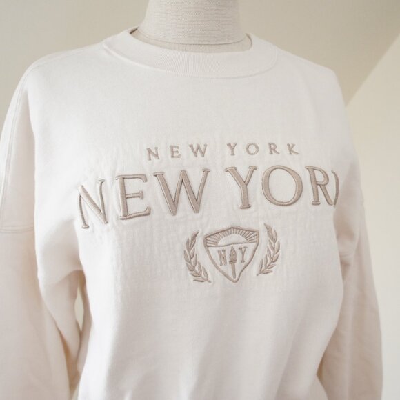 Abercrombie & Fitch Soft AF Embroidered Cream White New York Sweatshirt Size M - Picture 8 of 11